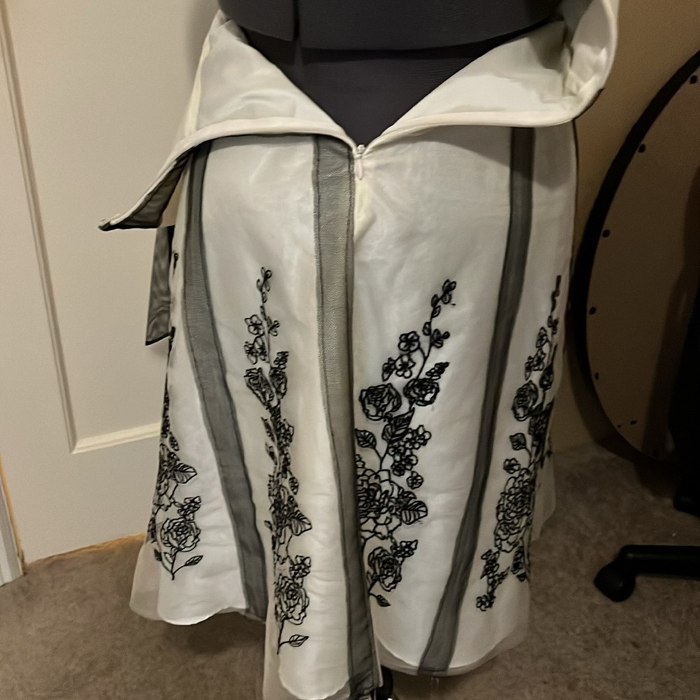 Strapless Beautiful Formal Dress - Picture 6 of 7